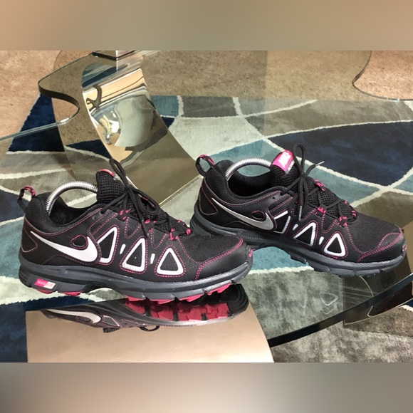 Nike Shoes - Picture 2 of 9